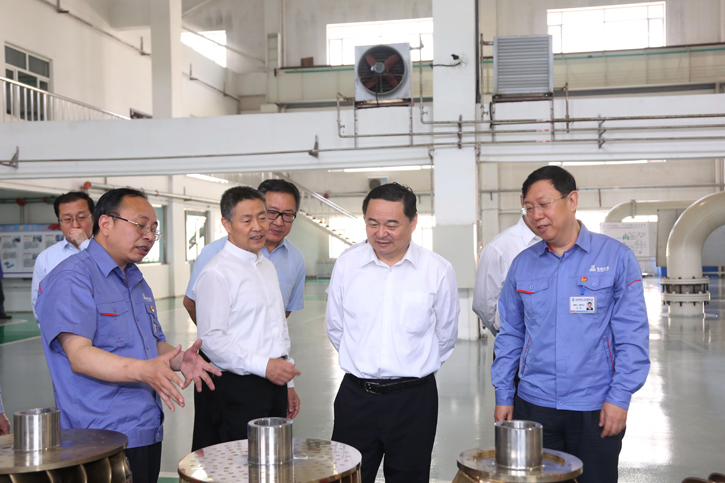 郝鹏参观调查人生就是搏集团